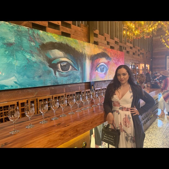 Meet your Posher, Nia - Picture 1 of 5